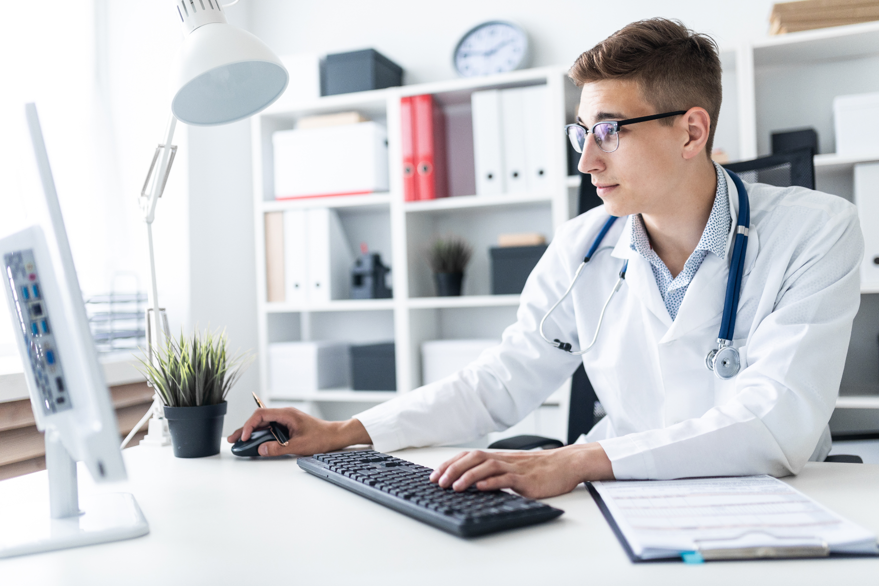 dentist-working-on-the-computer