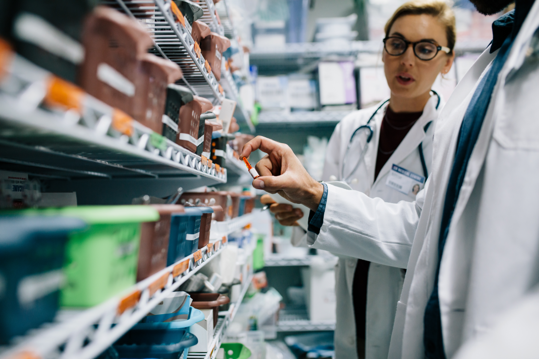 pharmacy-technicians_187022529