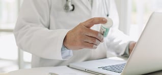 Doctor_Pills_Laptop_AdobeStock_315453692